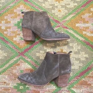 Madewell Brenner Suede Taupe Brown
Ankle Heel Booties - Size 8